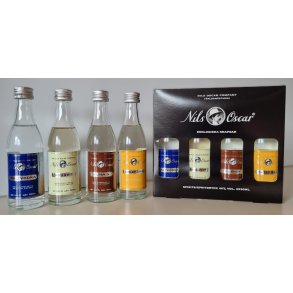 Fire sm-snapse, Nils Oscar 4 x 5 cl. i gaveske, kologisk